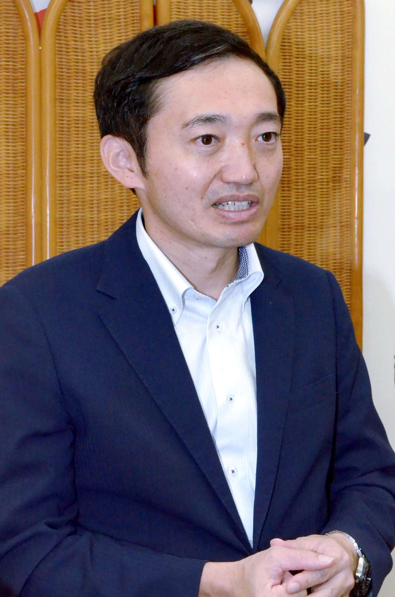 「稼ぐ地域づくりを重視する」と語る安田壮平氏＝奄美市名瀬