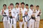 全国大会で好成績を収めた錬心舘重富支部の７人＝姶良市の姶良公民館