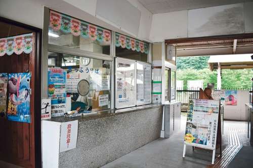 観光物産販売所 栗太郎館