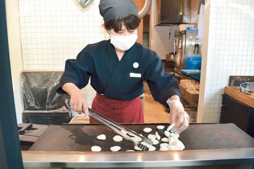 仙巌園 両棒餅屋<small>(ぢゃんぼもちや)</small>