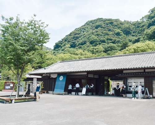 仙巌園 両棒餅屋<small>(ぢゃんぼもちや)</small>
