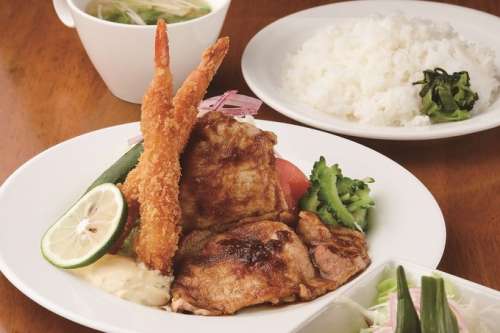 カフェレストラン 東苑<small>（とうえん）</small>