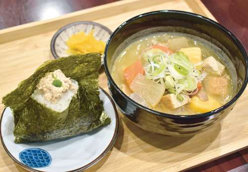 冷やしの肉そば 弥七<small>（やしち）</small>