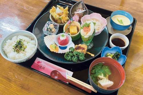 花遊膳