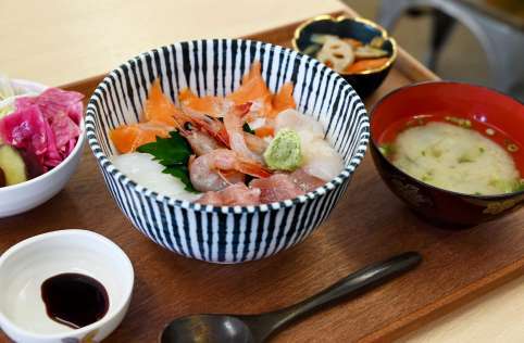 小湊海食<small>(こみなとしーふーど)</small>