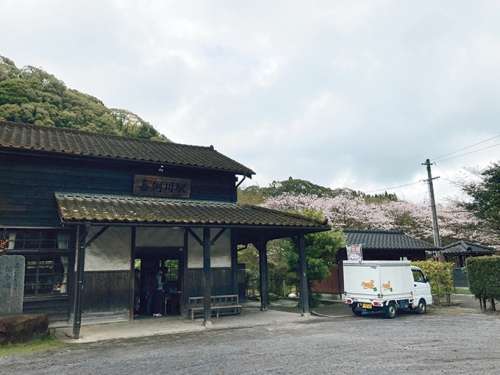 駅弁「花の待つ駅かれい川」<small>（森の弁当やまだ屋）</small>