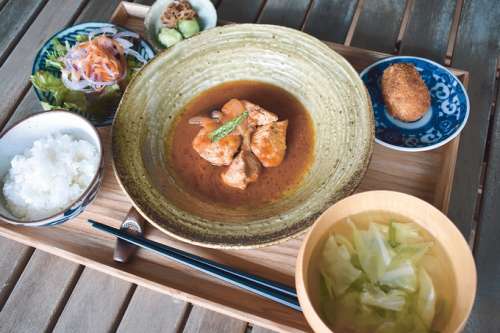 TANOKAMI KITCHEN<small>（タノカミキッチン）</small>