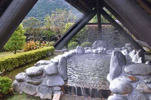 冠岳温泉<small>（かんむりだけおんせん）</small>